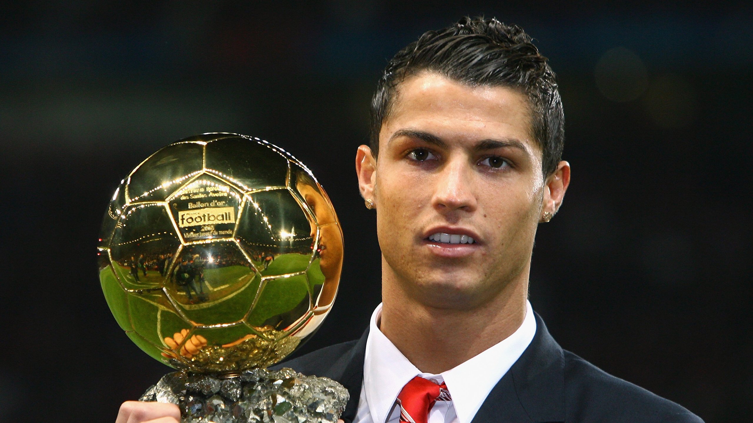 范戴克冠军级表现定乾坤，爱尔兰军团客场粉碎马赛神话