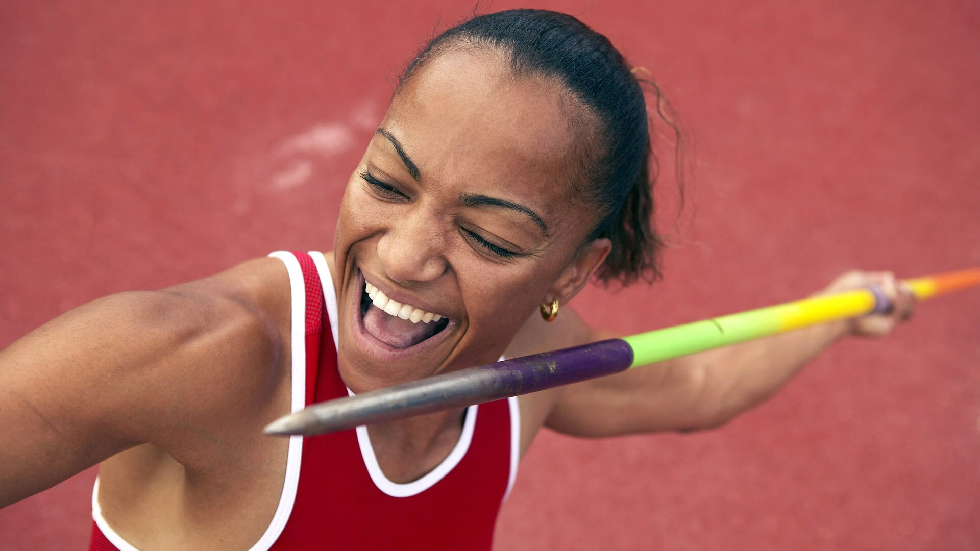 赛道上的孤勇者，周冠宇扛起全队，阿斯顿马丁鏖战哈斯