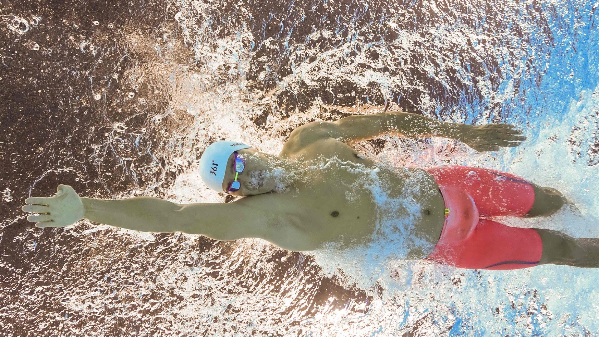 丹麦队完胜马来西亚队，羽坛新秩序初现；黄鸭组合惊艳四座，混双格局或将改写